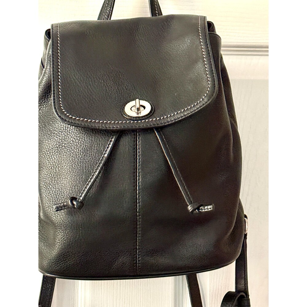 Elegant Coach Pebbled Leather Backpack - Excellent Condition - Picture 2 of 9